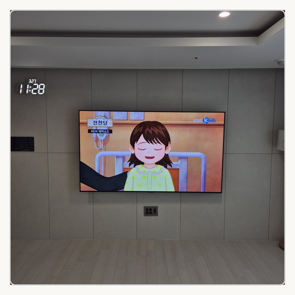 회전형 브라켓은 자주 보는 방향까지 실제로 움직여봅니다